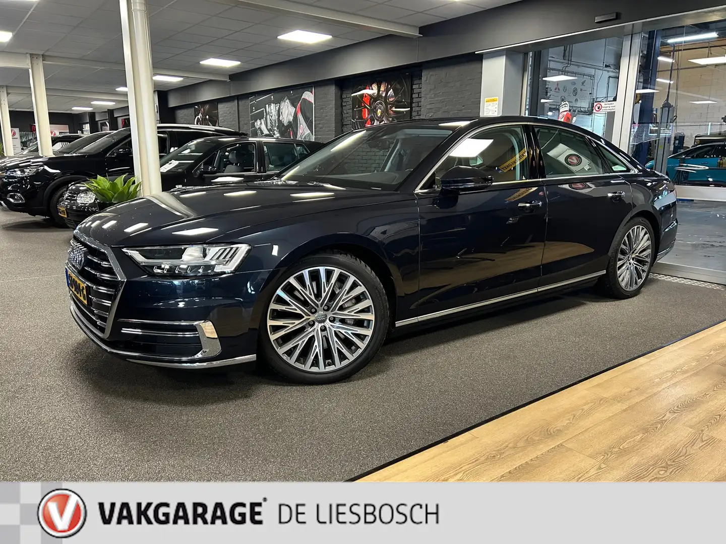 Audi A8 55 TFSI quattro / Leder / Navigatie / 20inch / B&O Blauw - 2