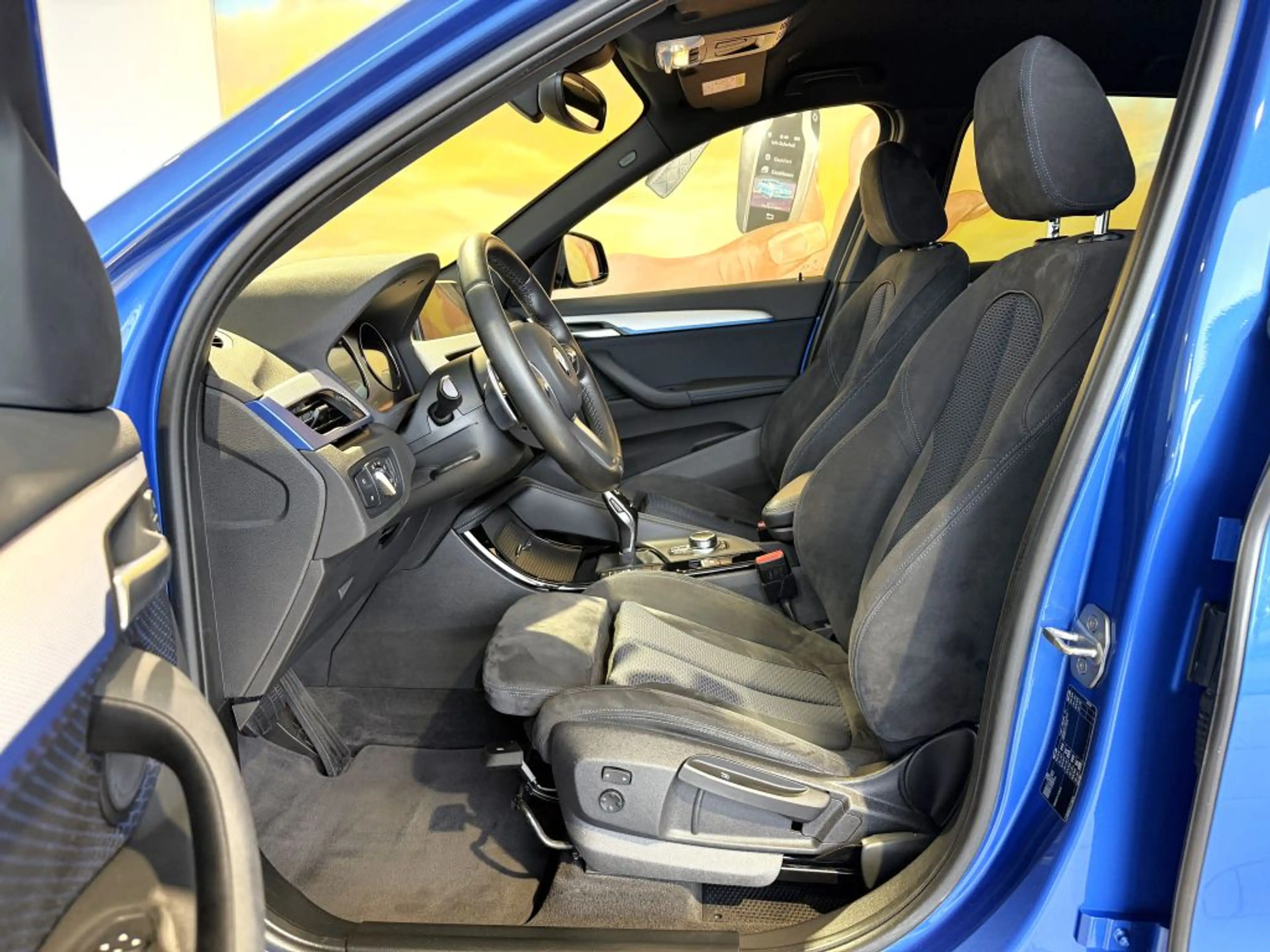 BMW X1 sDr.20i M SPORT LED+AHK+TEM+SITZ+NAV+HIFI+19* — photo 3