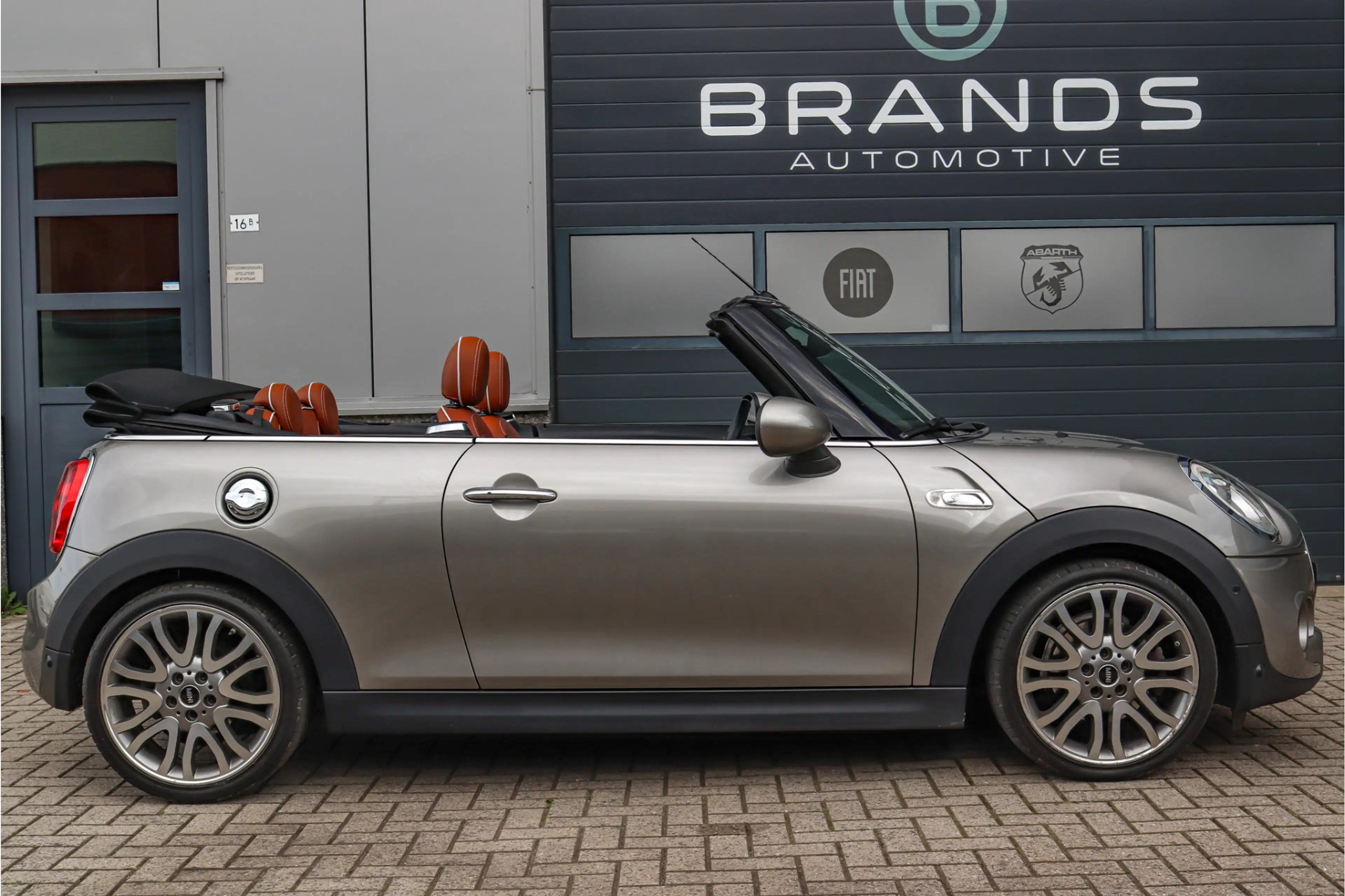 MINI Cooper S Cabrio 2.0 Chili Navi Climate H&K Audio Camera — photo 9