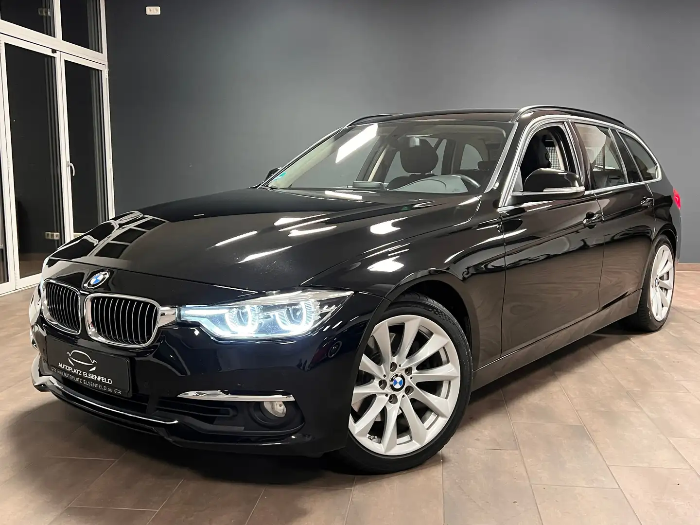 BMW 330 i Touring F31 Luxury Line 2.HD / LEDER / M-LENKRAD Schwarz - 1
