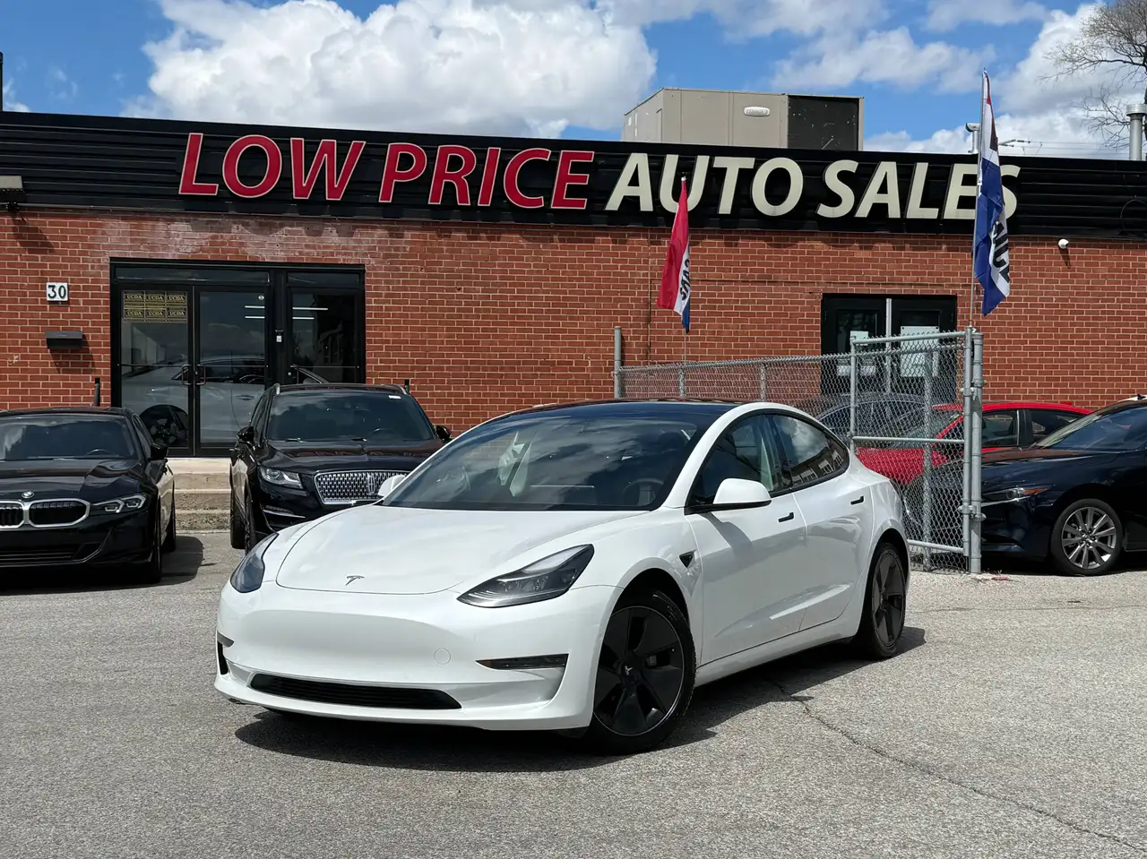 Tesla Model 3 снимка Tesla Model 3