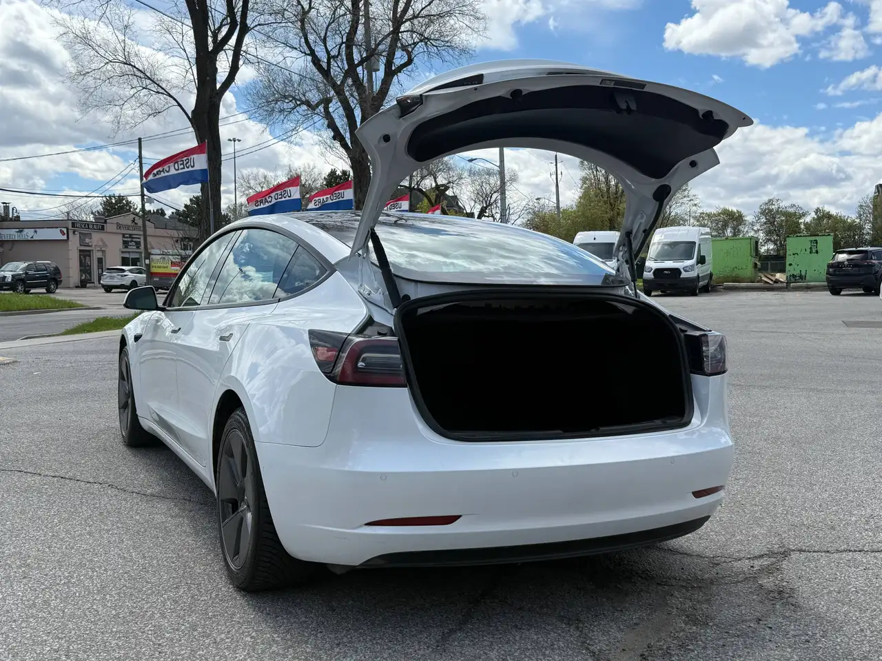 Tesla Model 3 снимка Tesla Model 3
