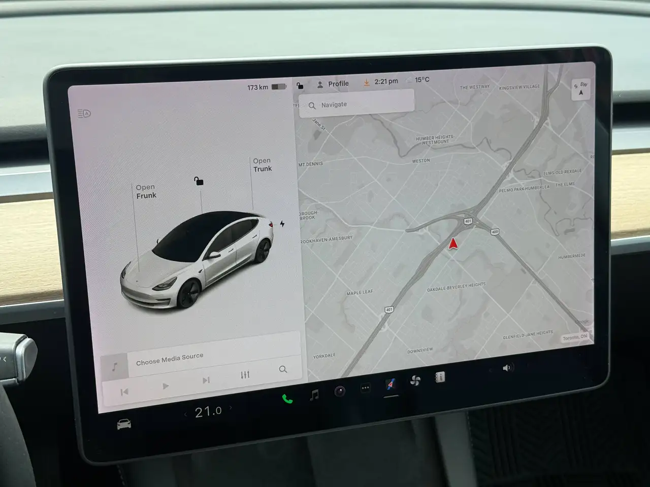 Tesla Model 3 снимка Tesla Model 3