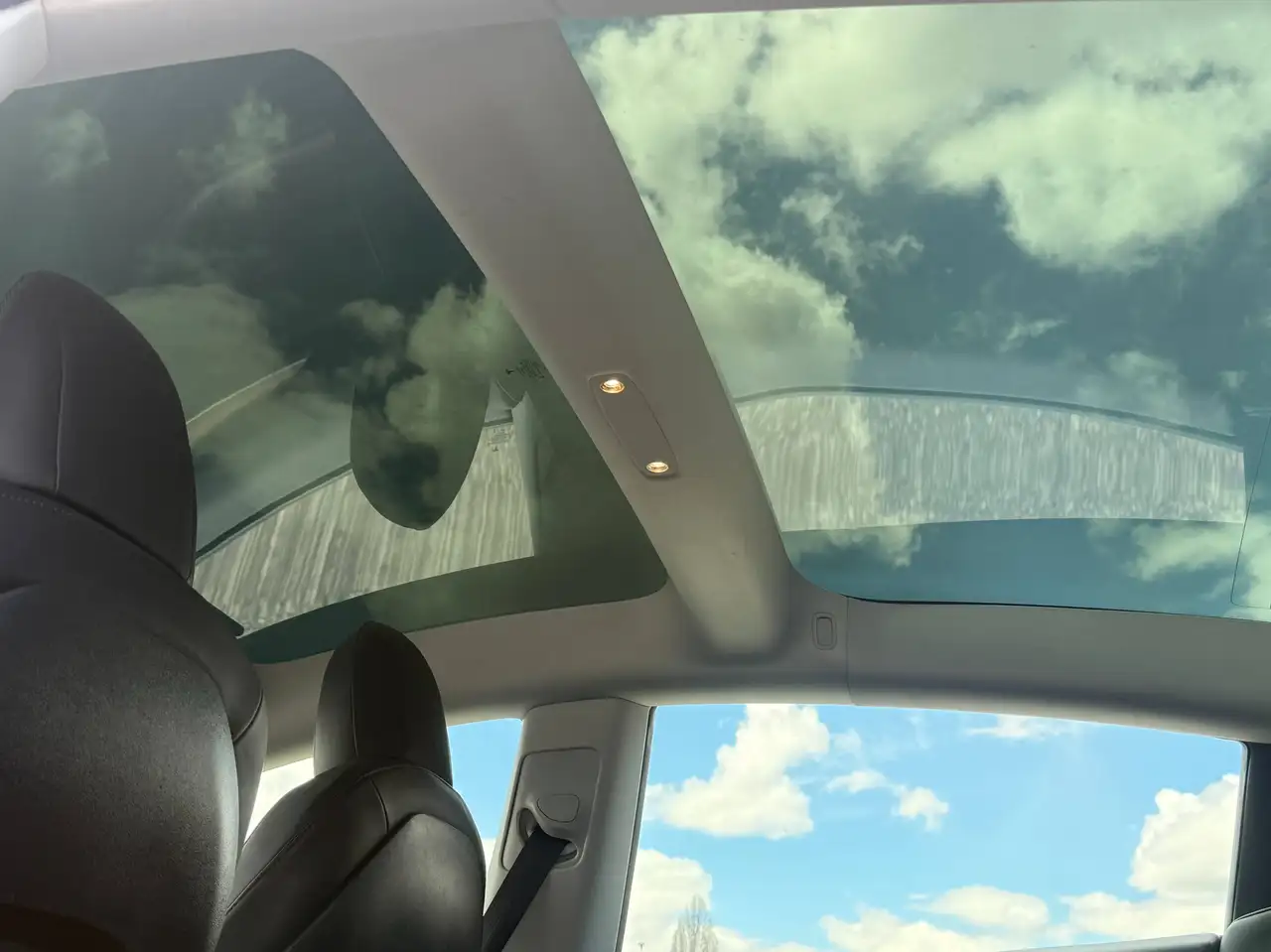 Tesla Model 3 снимка Tesla Model 3