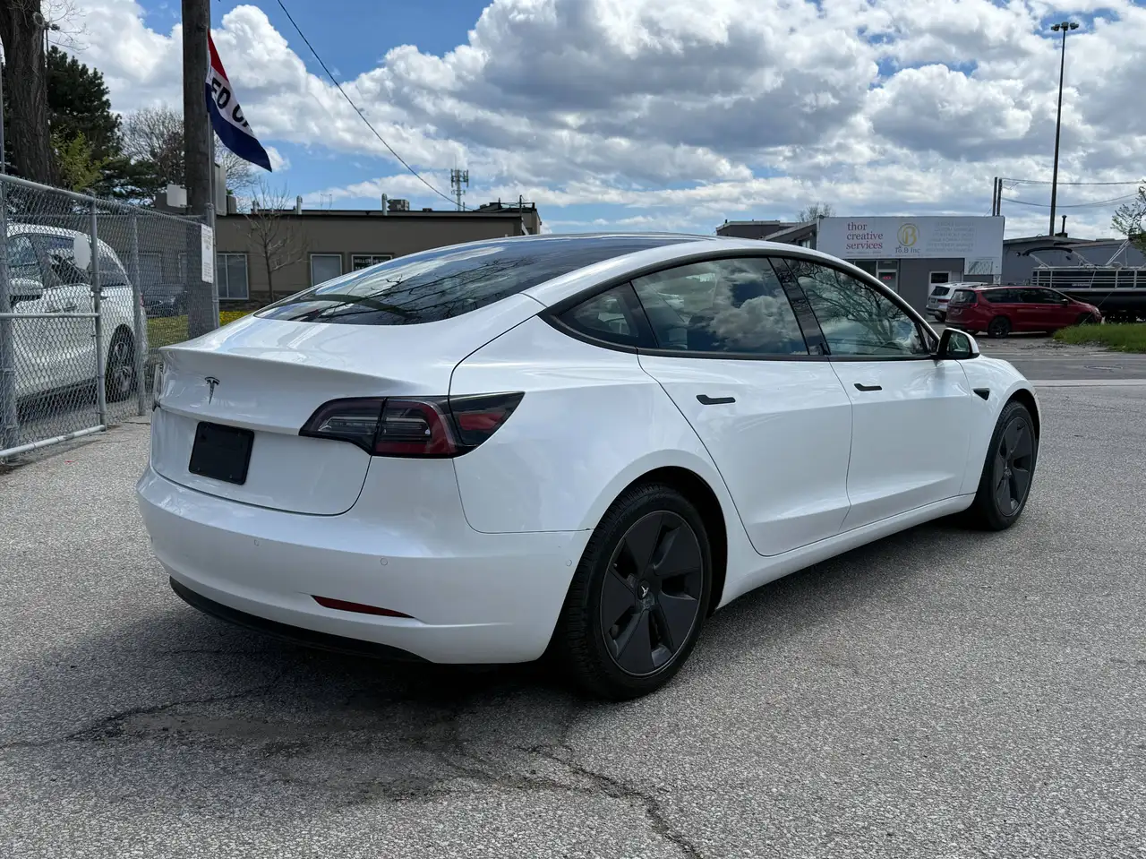 Tesla Model 3 снимка Tesla Model 3