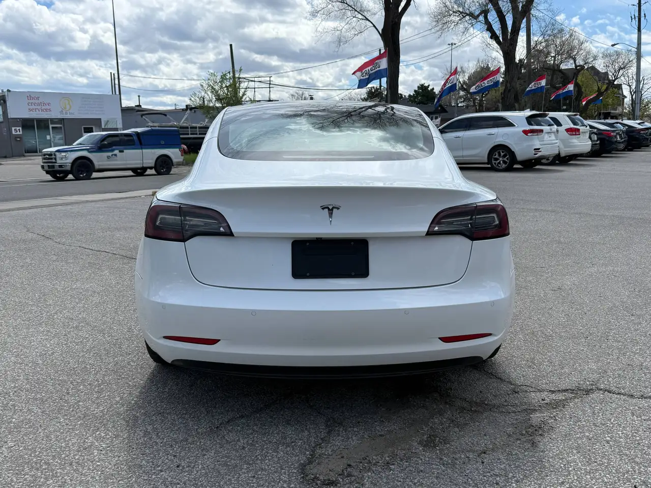 Tesla Model 3 снимка Tesla Model 3