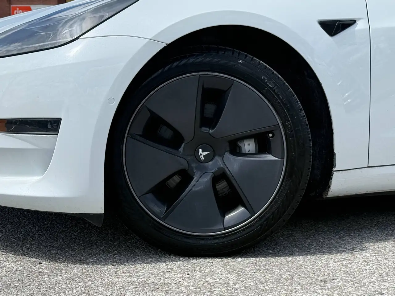 Tesla Model 3 снимка Tesla Model 3
