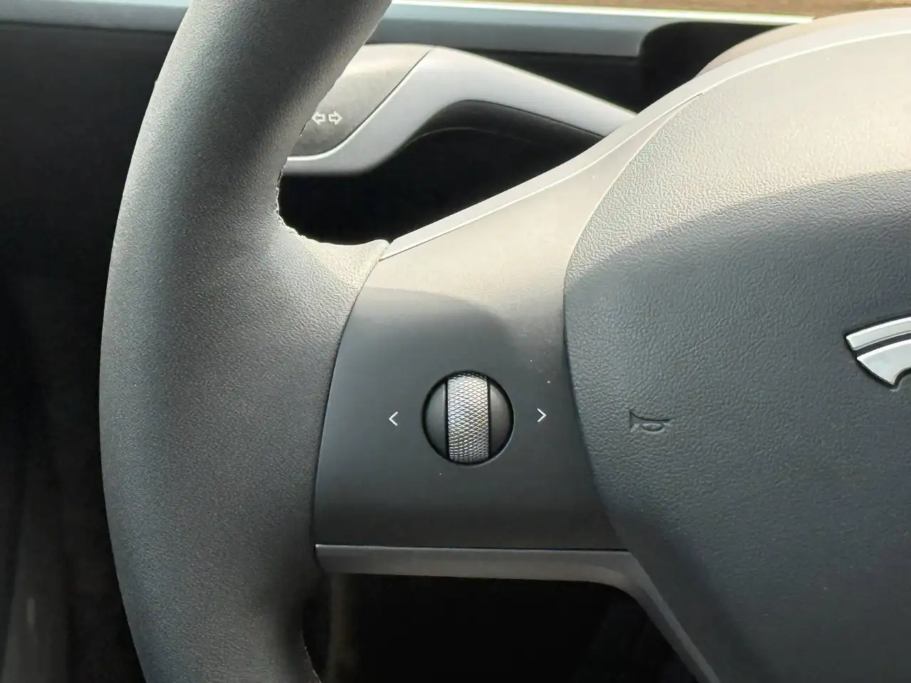 Tesla Model 3 снимка Tesla Model 3