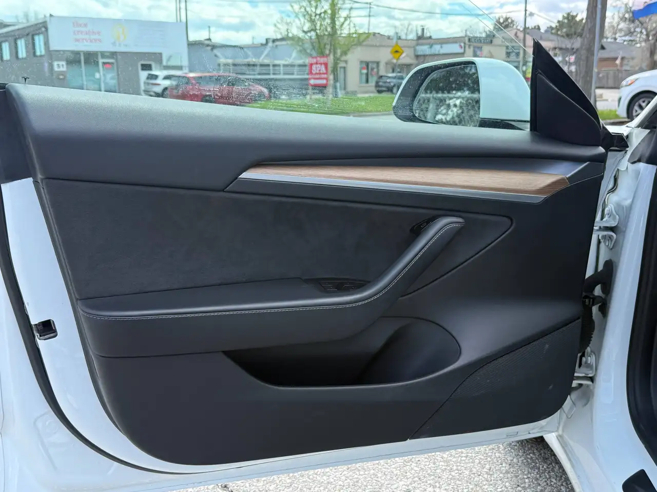 Tesla Model 3 снимка Tesla Model 3