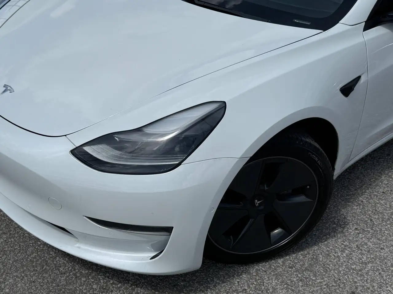 Tesla Model 3 снимка Tesla Model 3