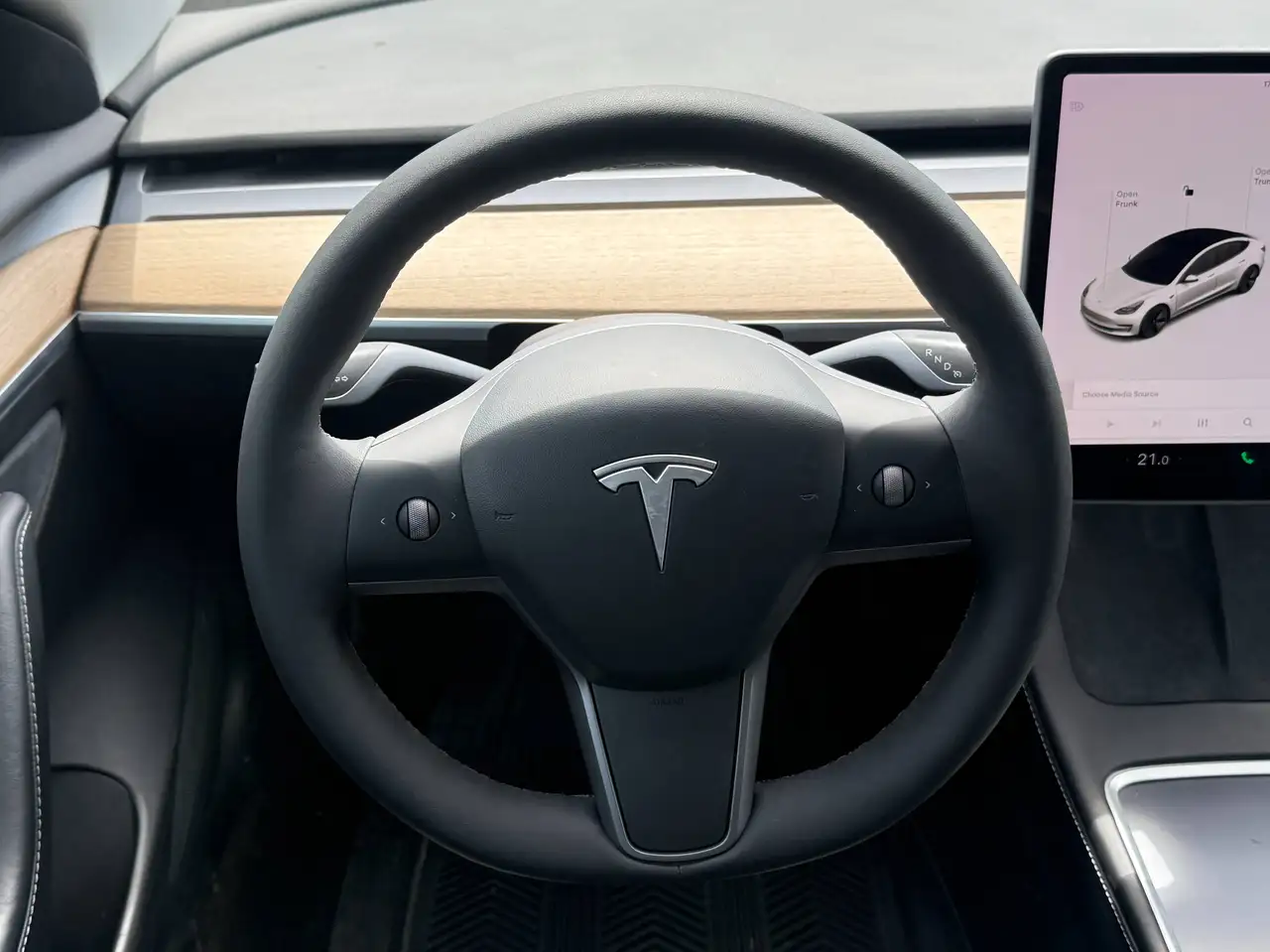 Tesla Model 3 снимка Tesla Model 3