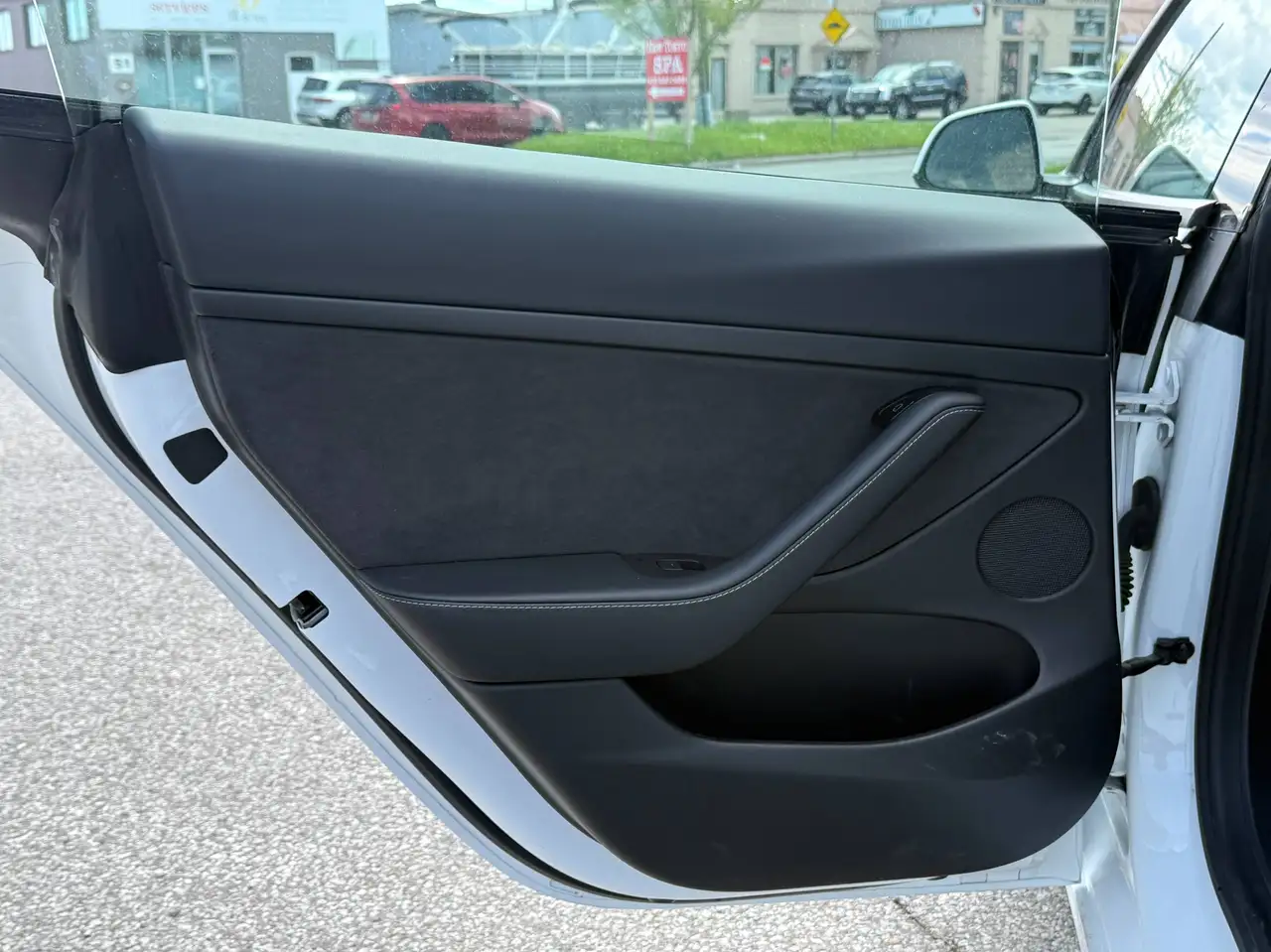 Tesla Model 3 снимка Tesla Model 3