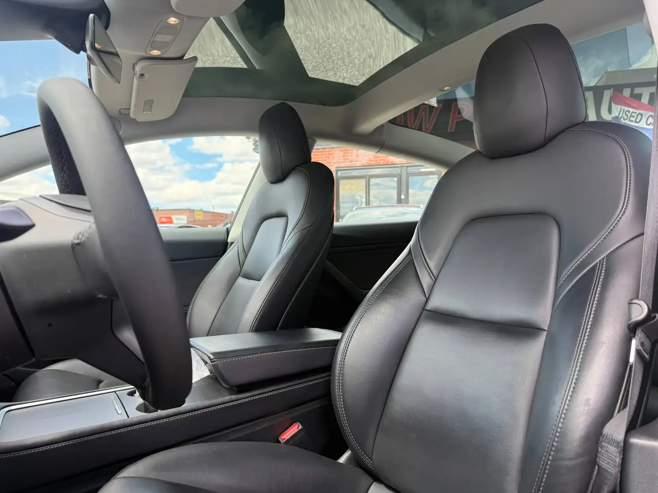 Tesla Model 3 снимка Tesla Model 3