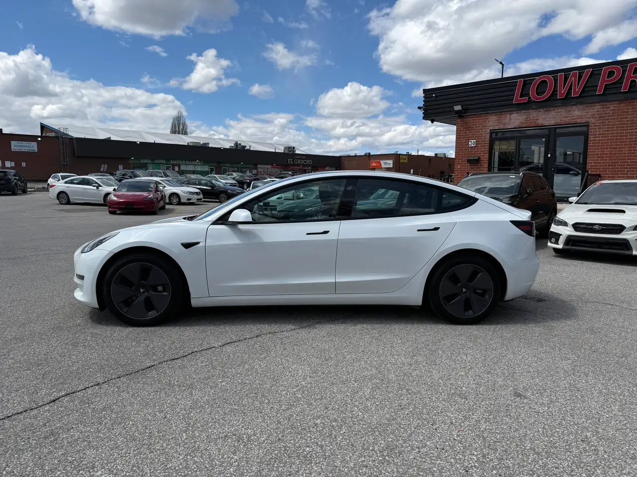 Tesla Model 3 снимка Tesla Model 3