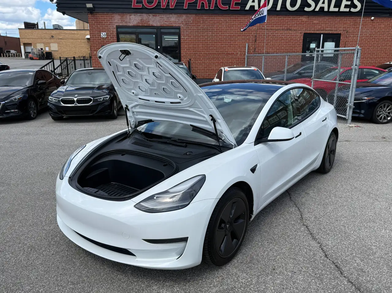 Tesla Model 3 снимка Tesla Model 3