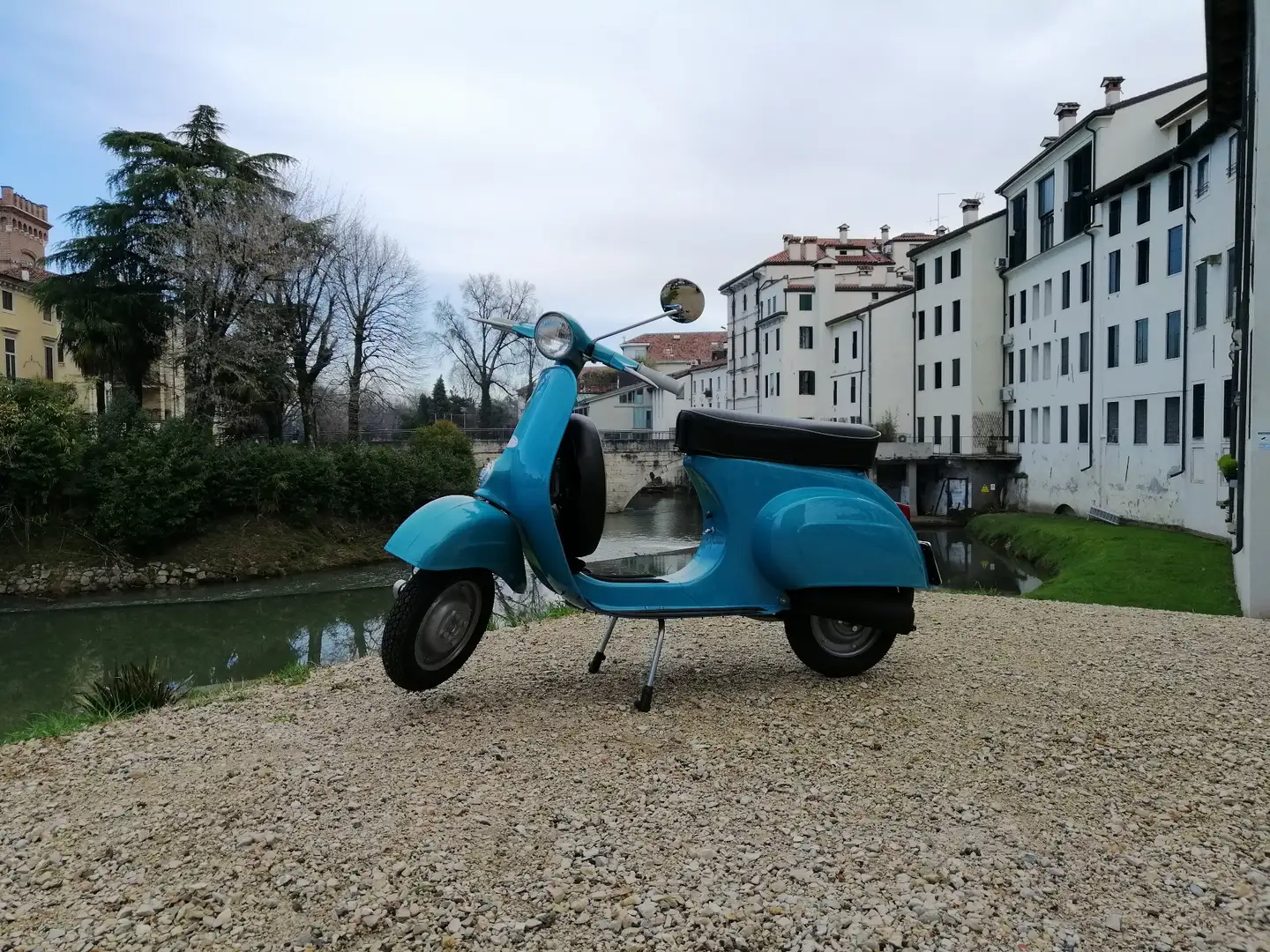 Vespa 50 R Modrá - 1