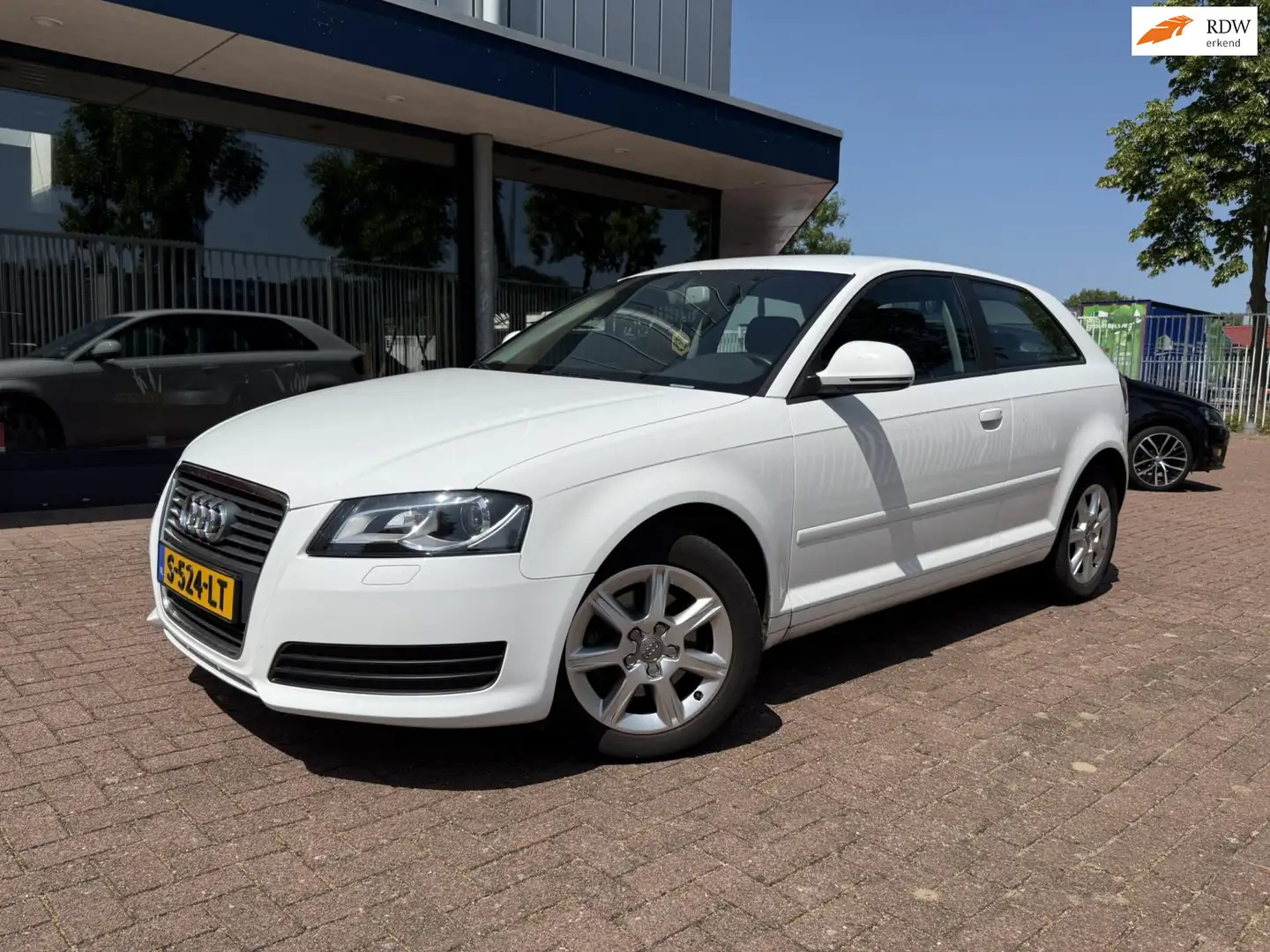 Audi A3 1.8 TFSI Attraction | LED | Cruise | Climate Wit - 1