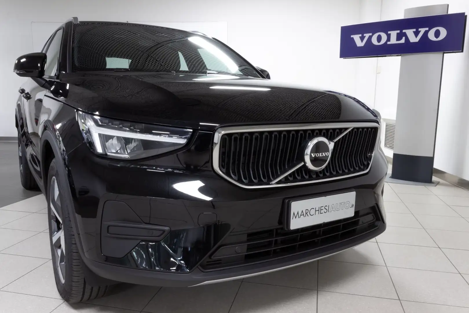 Volvo XC40 B3 Core Mild-Hybrid Automatico Noir - 2