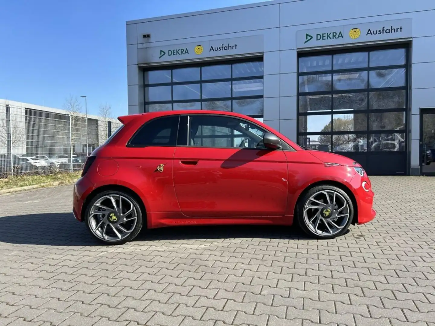 Abarth 500 Elektro Turismo 🌟Sportsitze / JBL / Soundgenerato Rot - 2