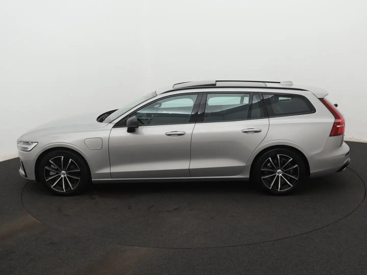 Volvo V60 2.0 T6 AWD plus Dark | Trekhaak | Panorama Dak | Grau - 2