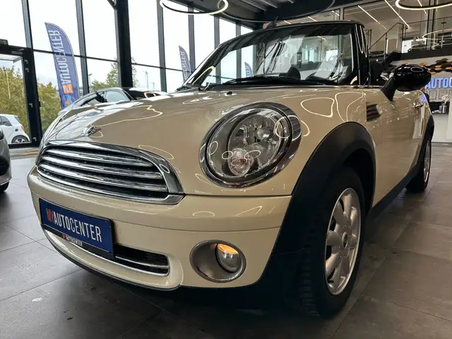 Mini Convertible view 4