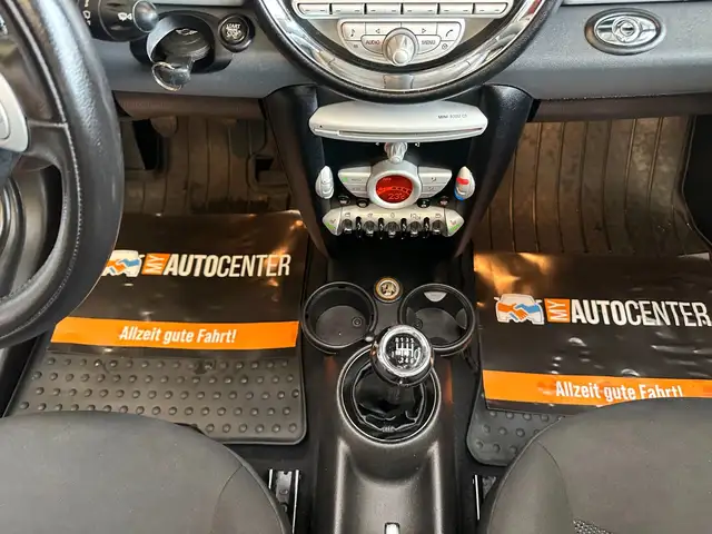 Mini Convertible view 8