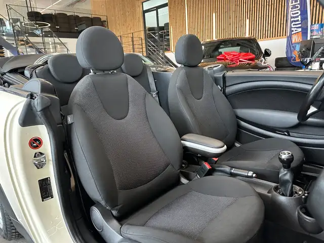 Mini Convertible view 6
