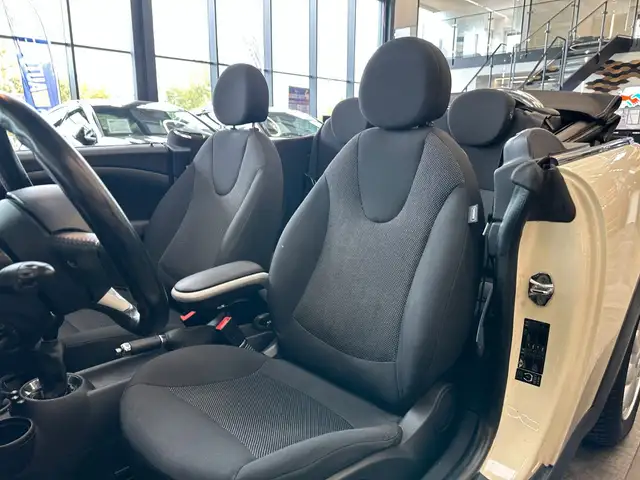 Mini Convertible view 7