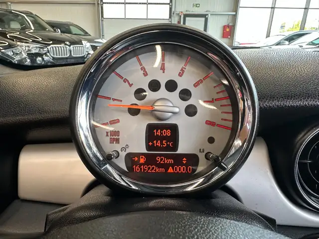 Mini Convertible view 13