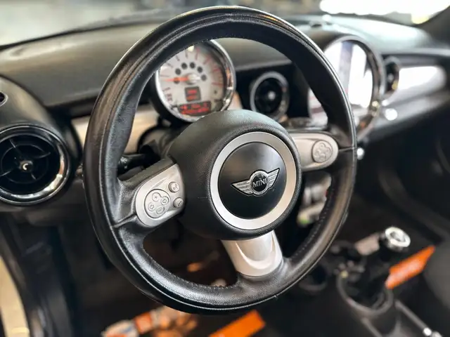 Mini Convertible view 9