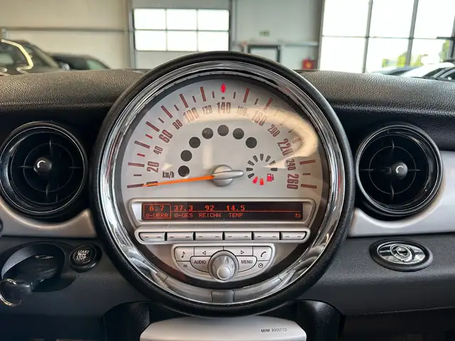Mini Convertible view 14