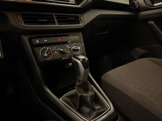 Volkswagen T-Cross view 10
