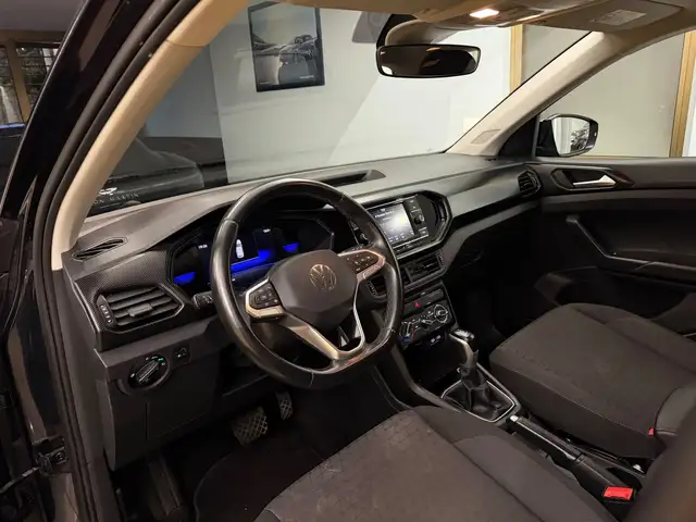 Volkswagen T-Cross view 6
