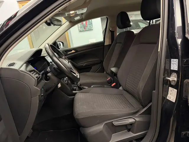 Volkswagen T-Cross view 8