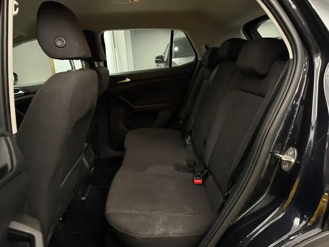 Volkswagen T-Cross view 9