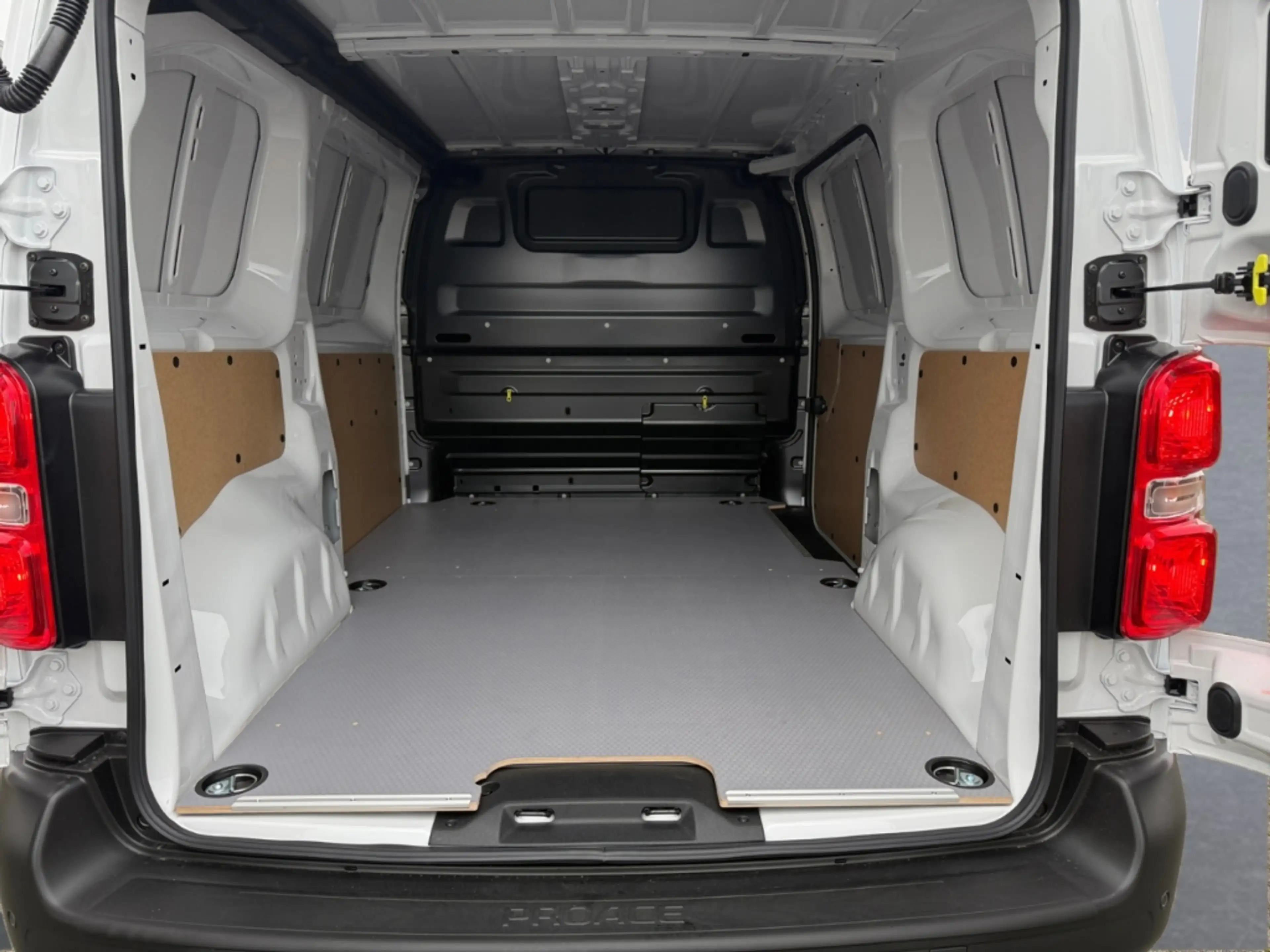 Toyota Proace 1.5L Diesel (120 PS) 6 MT (2x4) 4 Türen L — photo 7