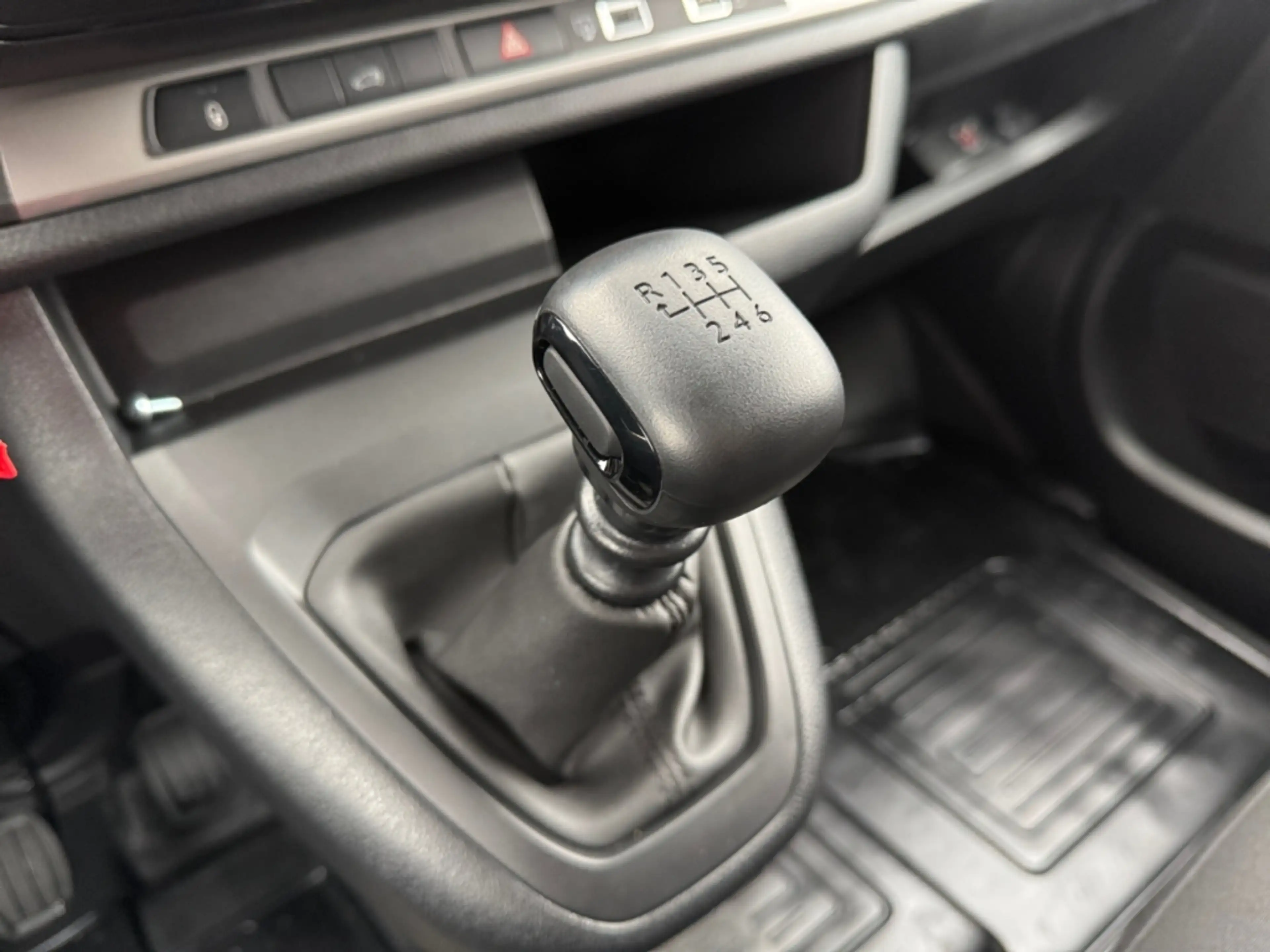 Toyota Proace 1.5L Diesel (120 PS) 6 MT (2x4) 4 Türen L — photo 2