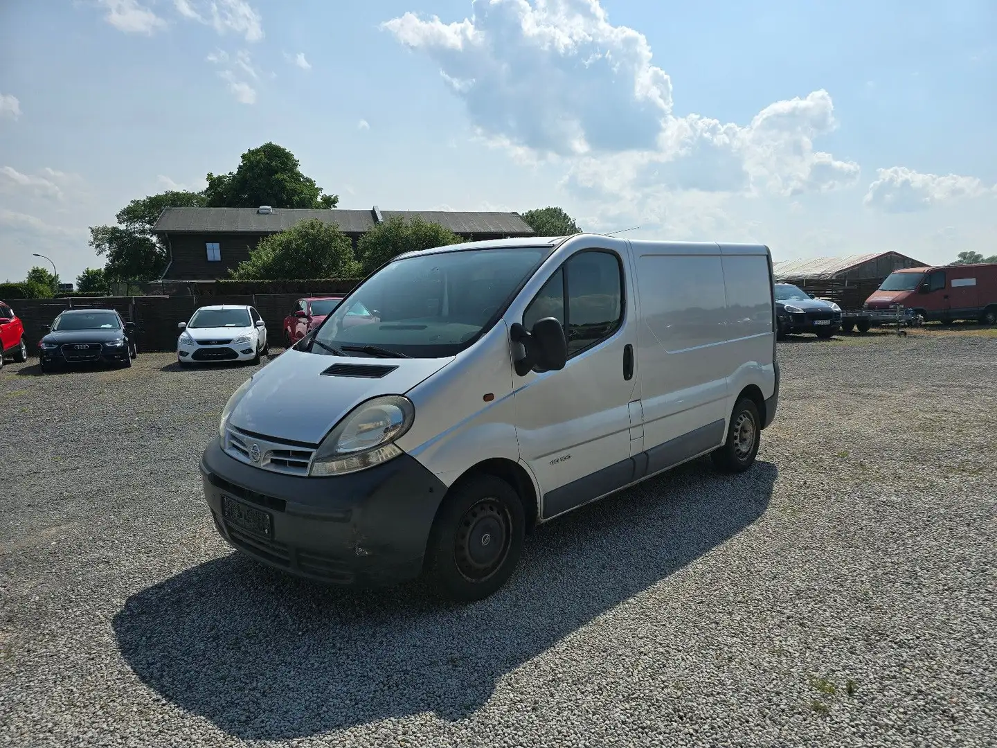 Nissan Primastar Plateado - 1