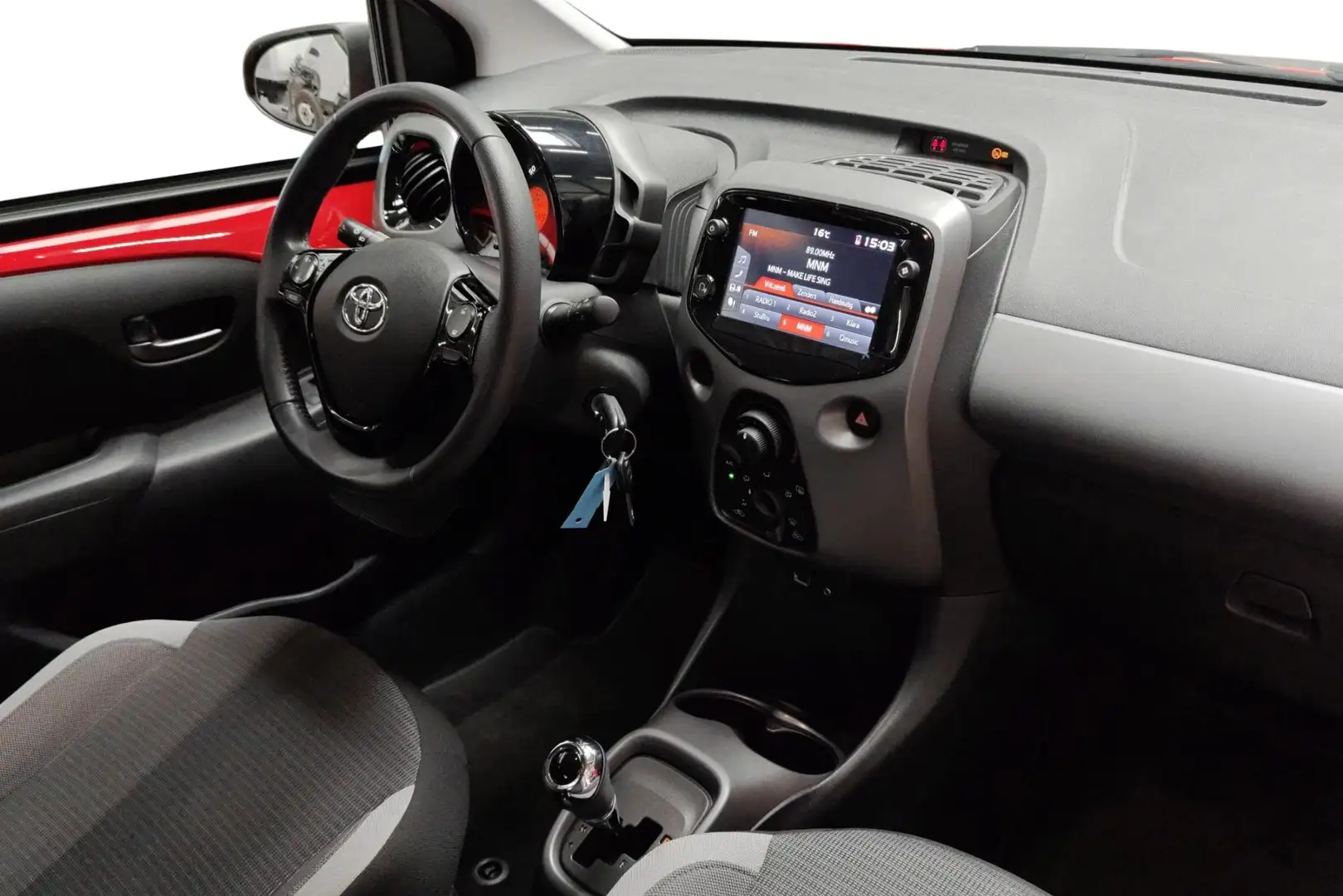 Toyota Aygo 1.0 VVT-i x-play II - incl 2 jaar KARE Rood - 2