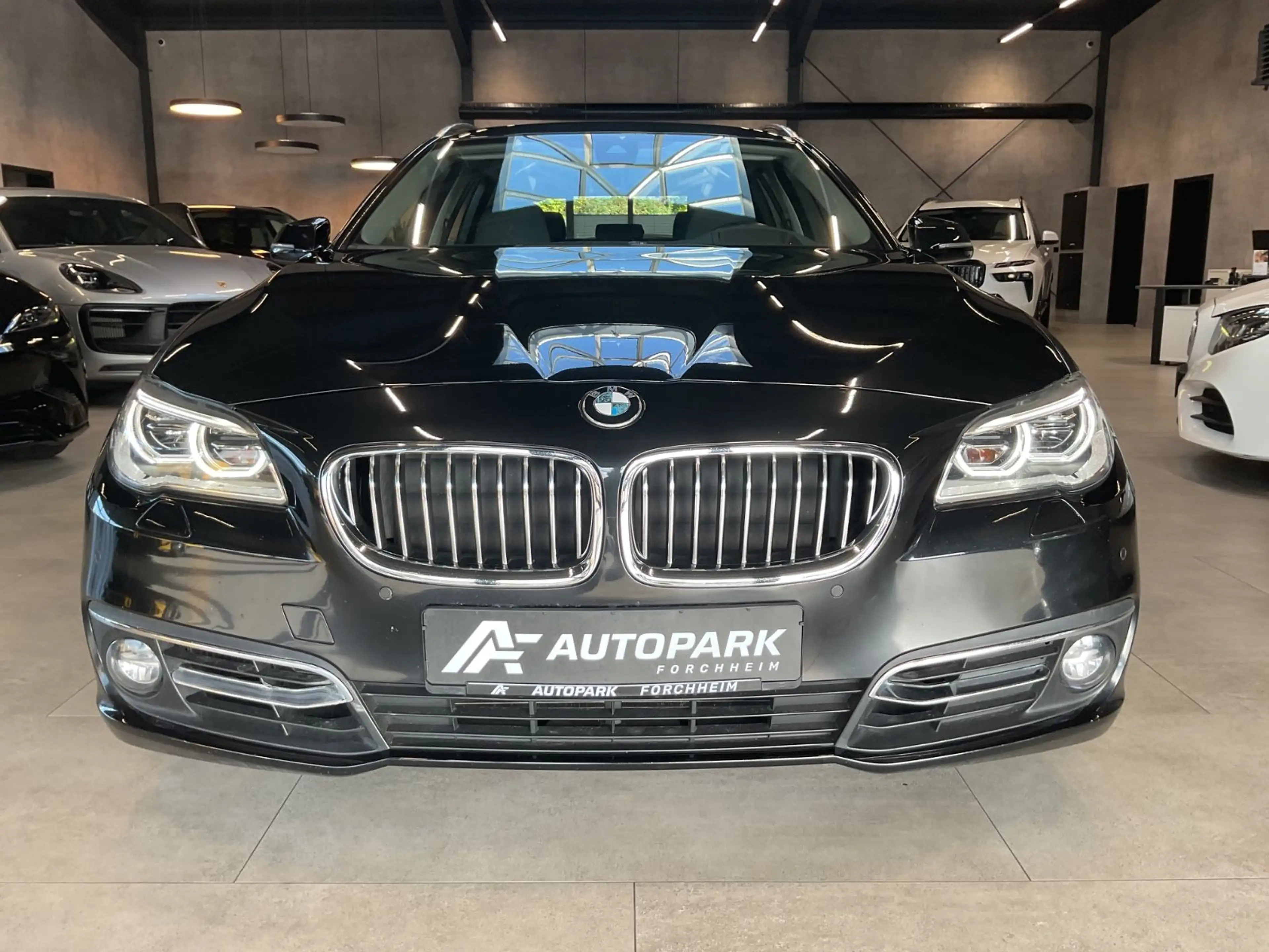 BMW 535 i Touring Luxury HuD LED Leder Navi 20"Alpina — photo 2