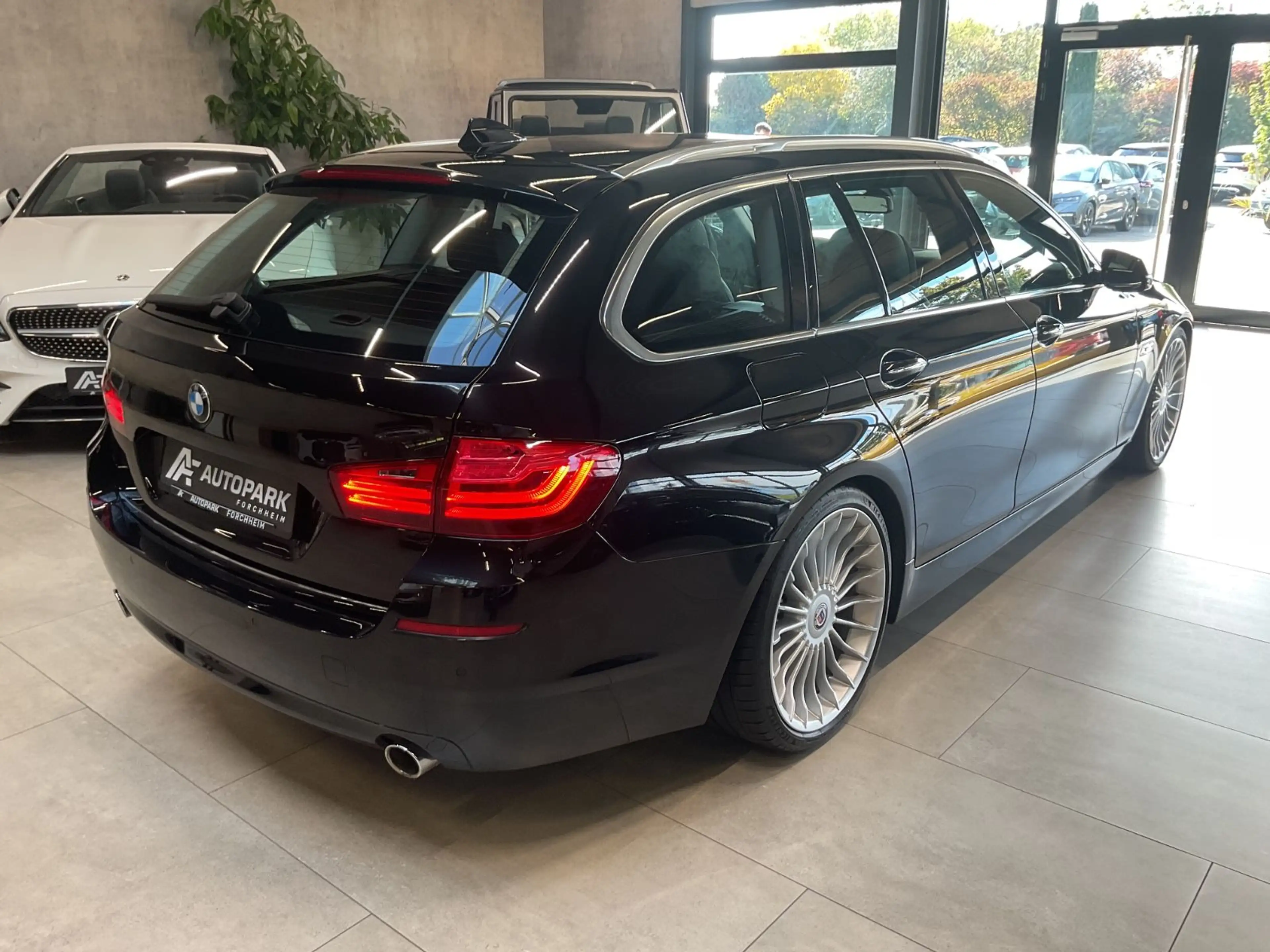BMW 535 i Touring Luxury HuD LED Leder Navi 20"Alpina — photo 4