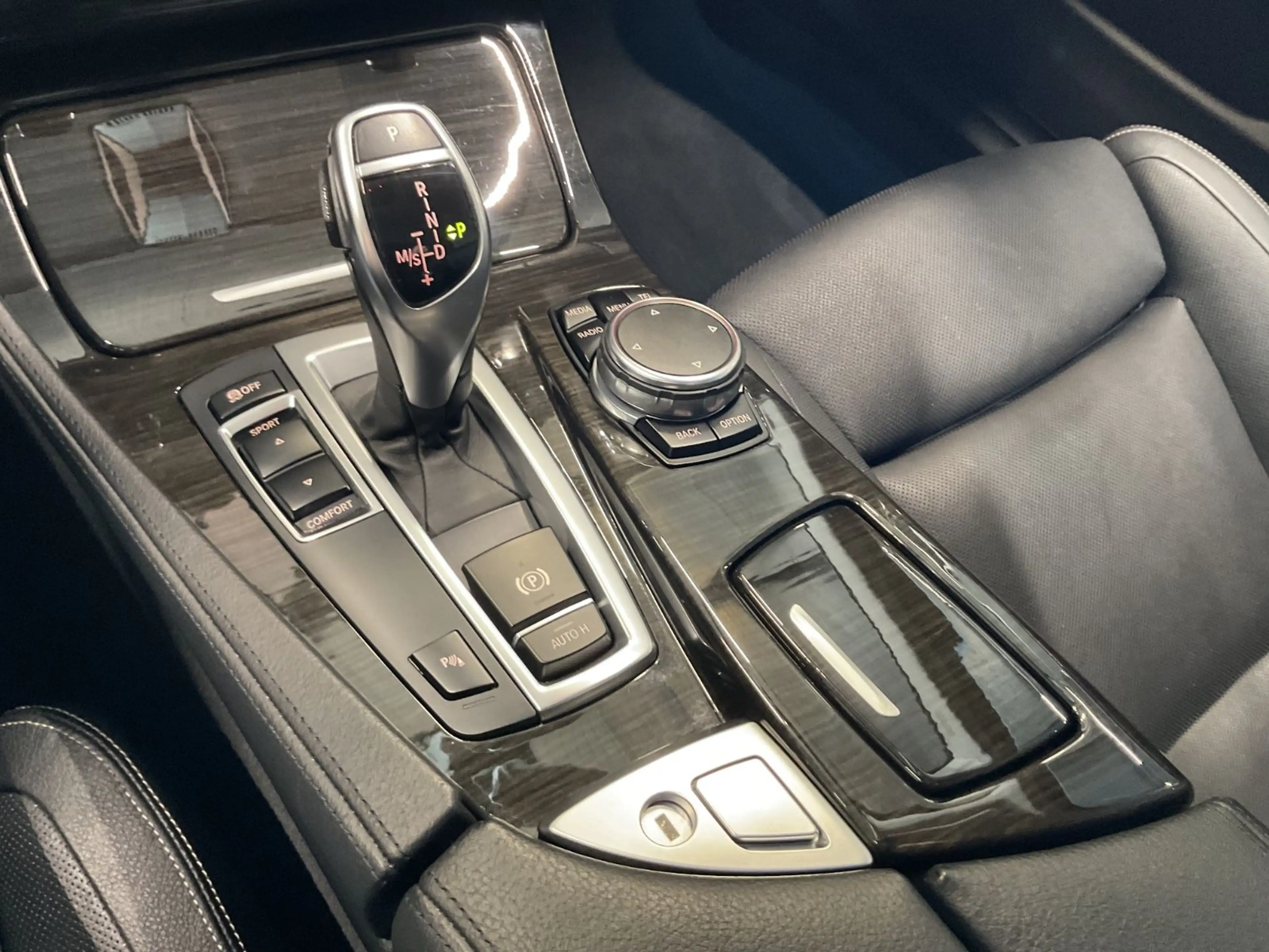 BMW 535 i Touring Luxury HuD LED Leder Navi 20"Alpina — photo 12