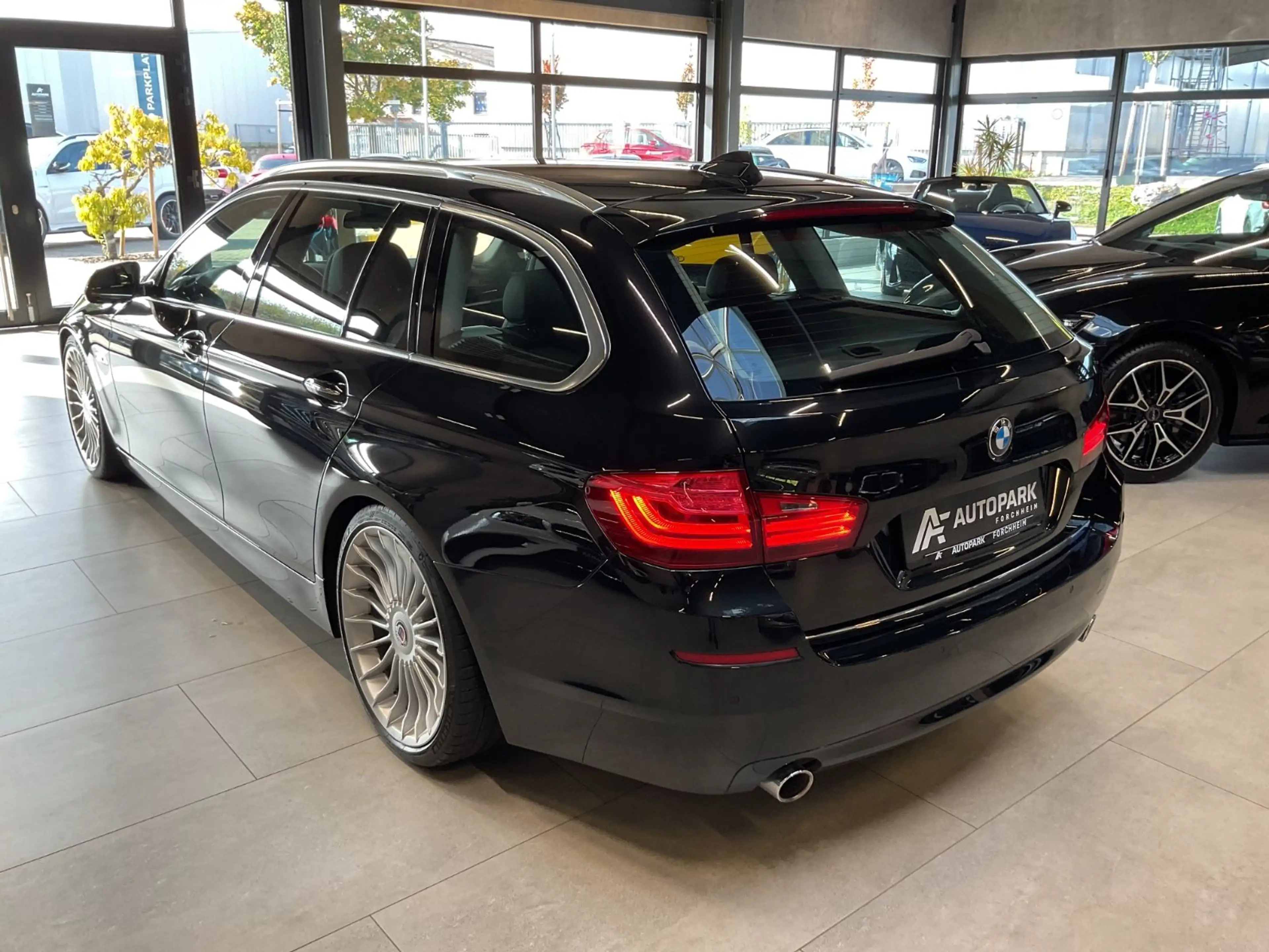 BMW 535 i Touring Luxury HuD LED Leder Navi 20"Alpina — photo 6