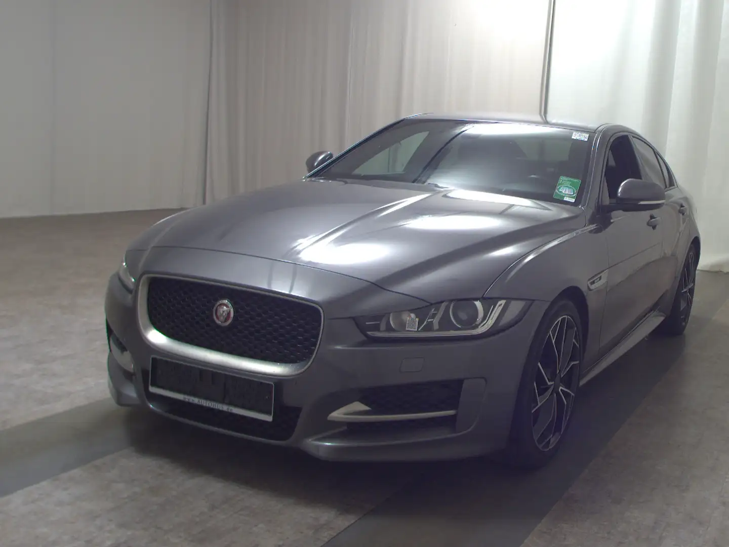 Jaguar XE 25t R-Sport Navi Xenon RFK 4xShz Grau - 2