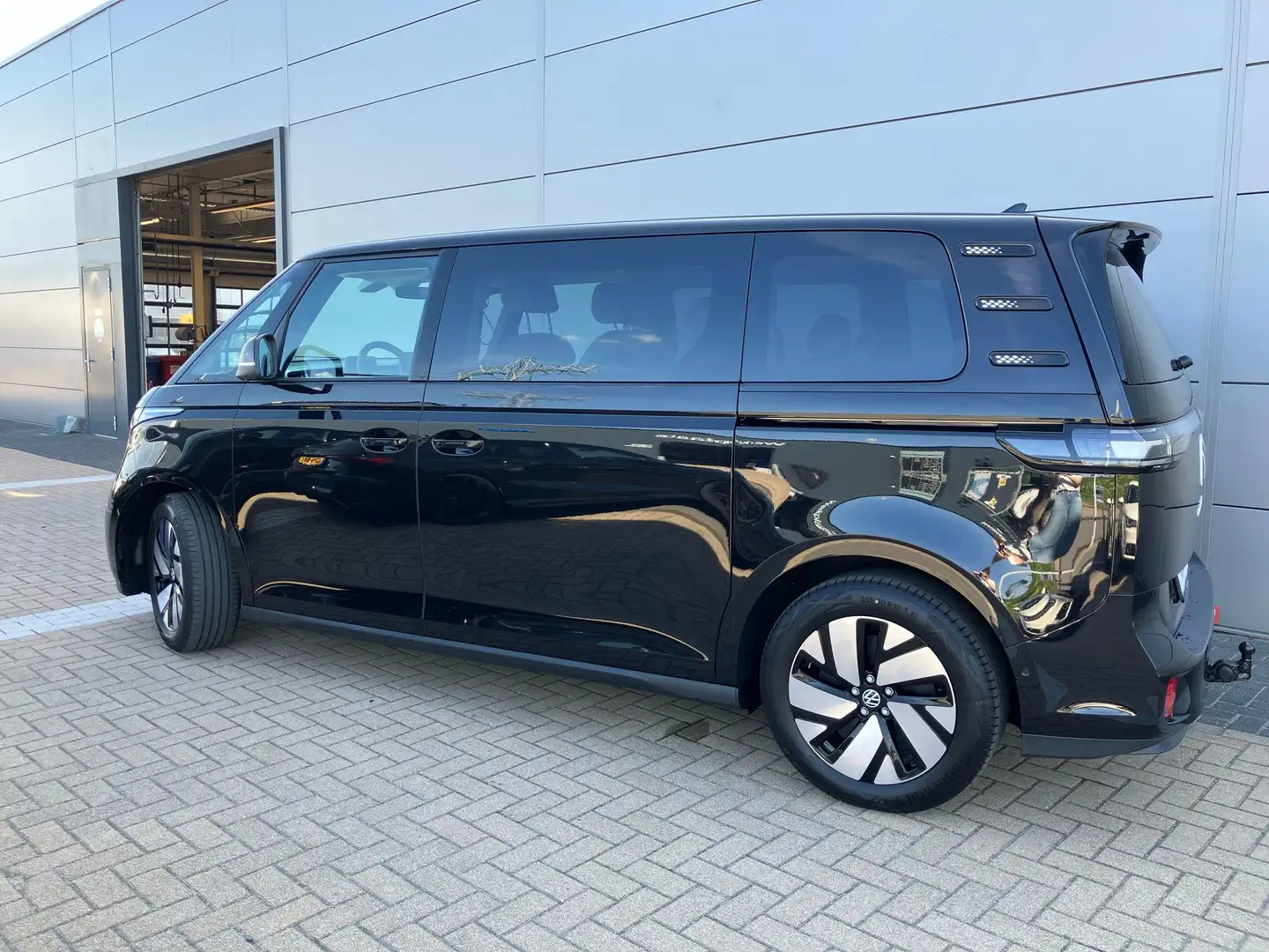Volkswagen ID. Buzz Pro Elektromotor 210 kW (286 pk) 3239 mm Elektrisc Zwart - 2