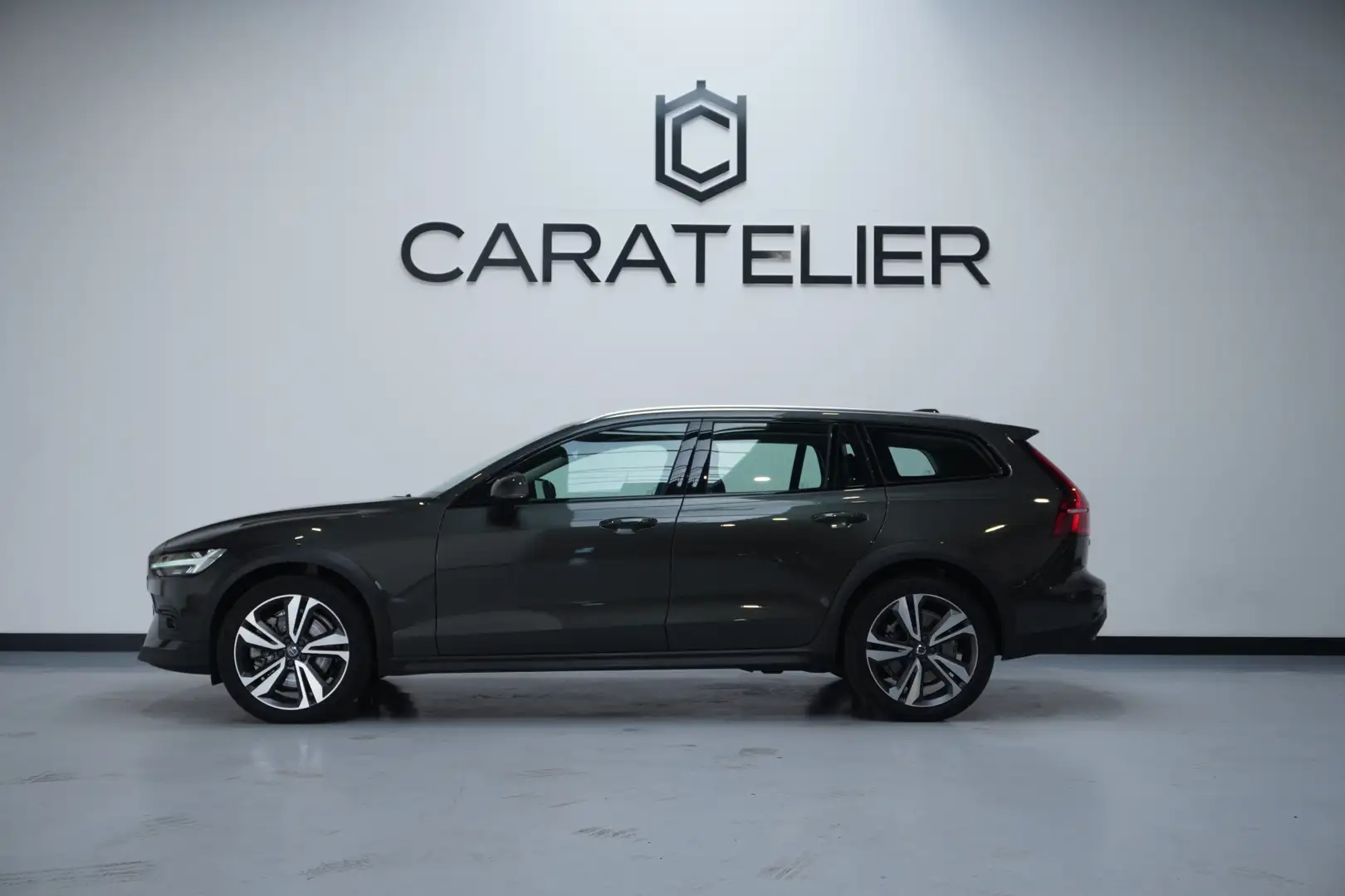 Volvo V60 Cross Country 2.0 B5 AWD Pro / 1e eigenaar / NAP / 12 Maanden ga Grigio - 2
