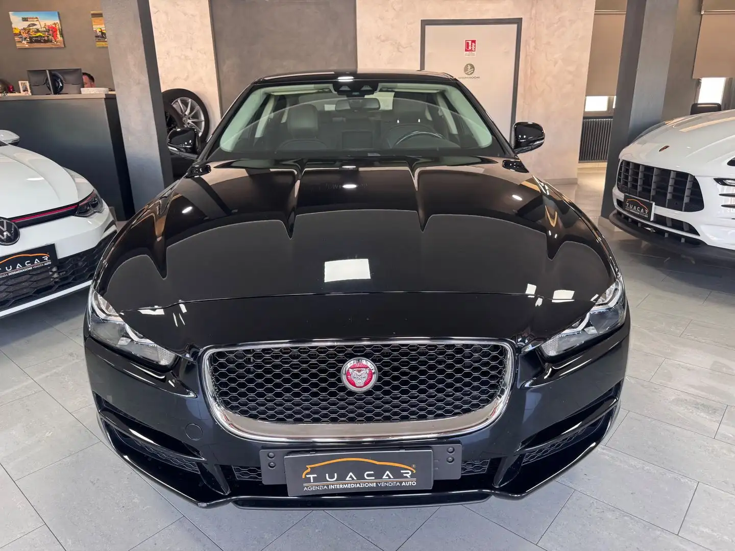 Jaguar XE Prestige Business Edition 2.0 20d Schwarz - 2