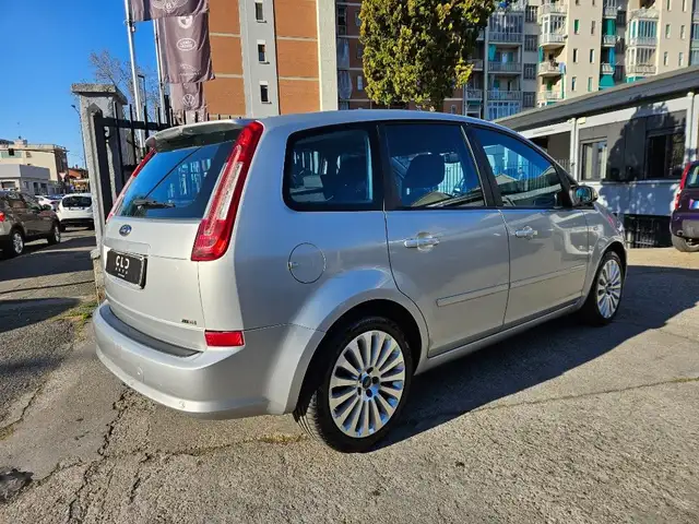 Ford C-Max view 4