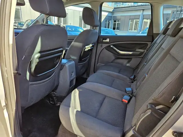 Ford C-Max view 8