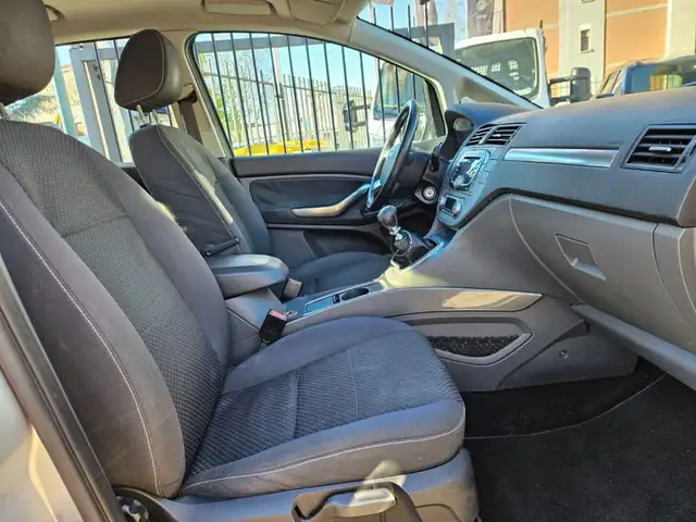 Ford C-Max view 12